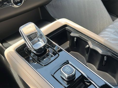 New 2026 Volvo XC90 B6 Plus w/ Protection Package Premier image 16