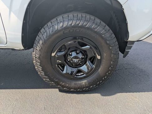 Used 2022 Toyota Tacoma SR w/ SR Convenience Package image 11