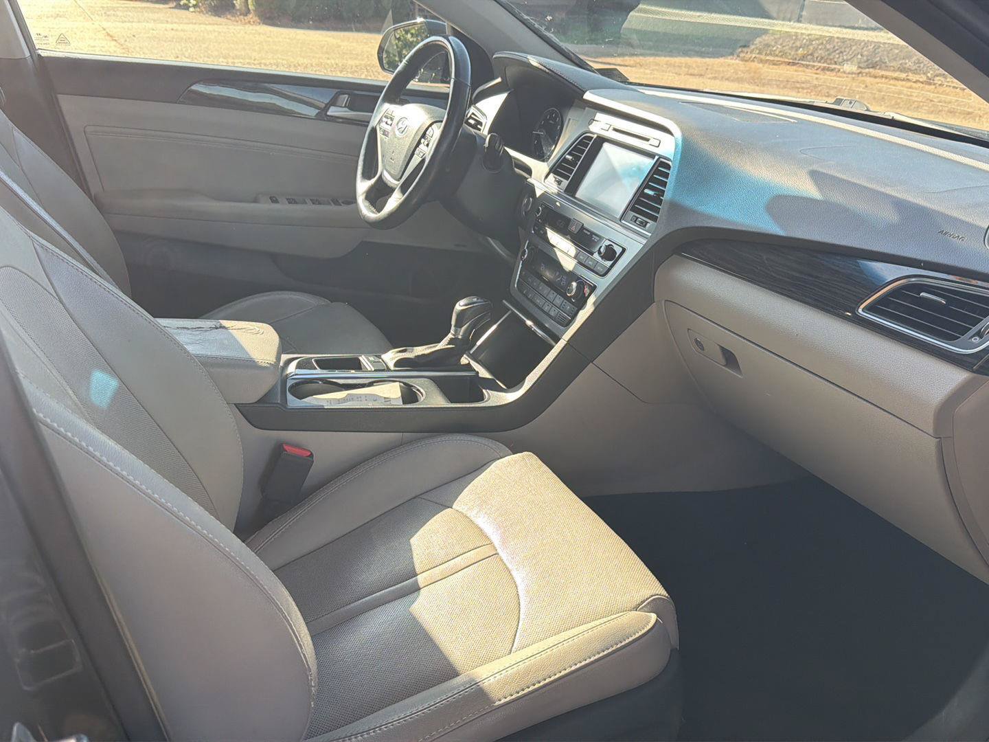 Used 2016 Hyundai Sonata Limited w/ Option Group 04 FWD image 18