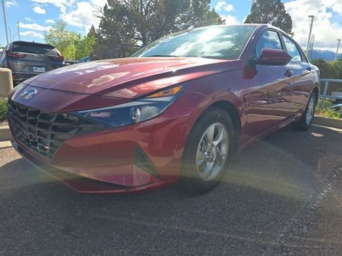 Used 2023 Hyundai Elantra SE image 3