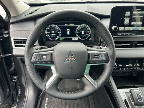 Used 2025 Mitsubishi Outlander SE AWD/4WD image 21