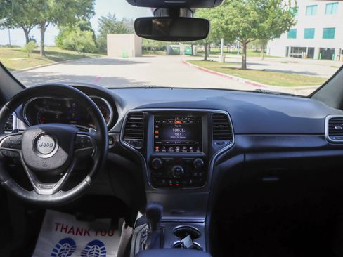 Used 2017 Jeep Grand Cherokee Altitude RWD image 25