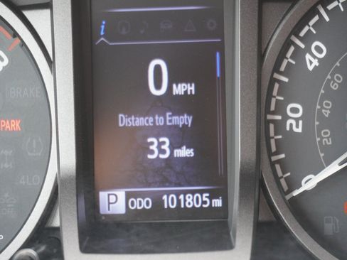 Used 2018 Toyota Tacoma TRD Sport RWD image 25