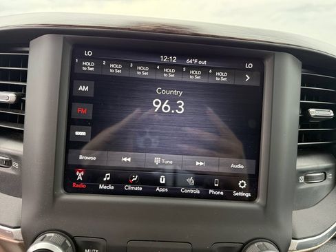 Used 2020 RAM 1500 Laramie AWD/4WD image 25