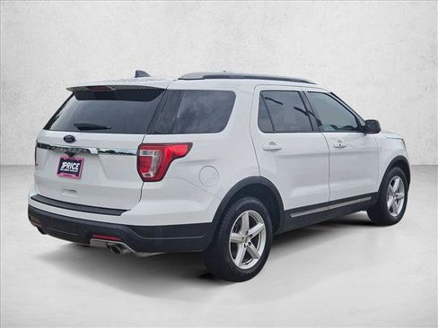 Used 2018 Ford Explorer XLT FWD image 5