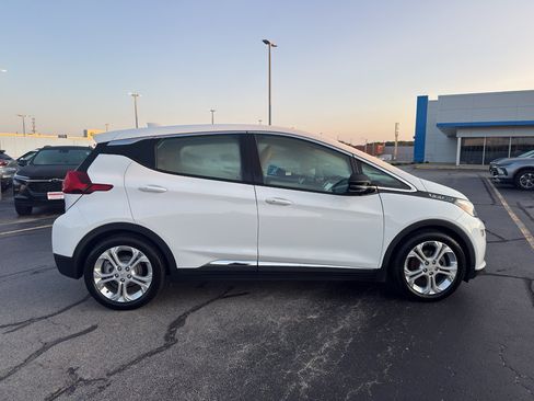 Used 2017 Chevrolet Bolt LT FWD image 4