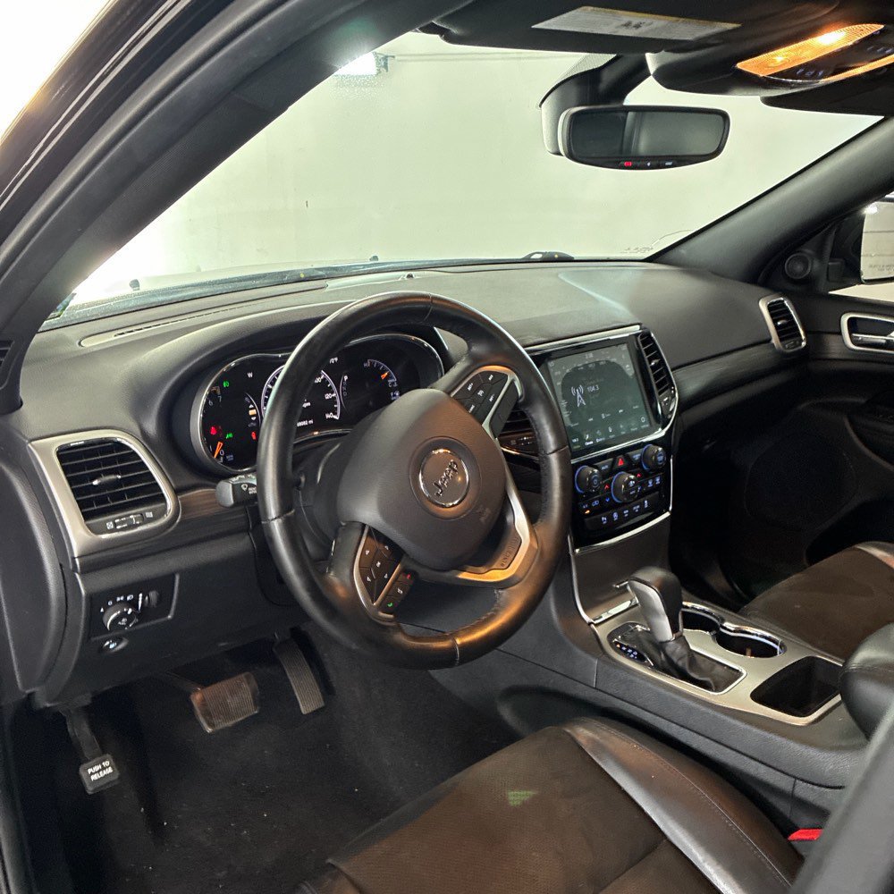 Used 2020 Jeep Grand Cherokee Altitude AWD/4WD image 3
