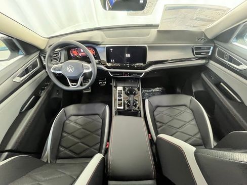 New 2026 Volkswagen Atlas Peak Edition image 13