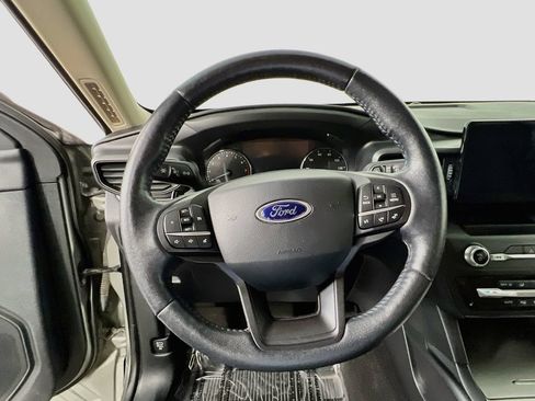 Used 2020 Ford Explorer XLT w/ Cold Weather Package AWD/4WD image 11