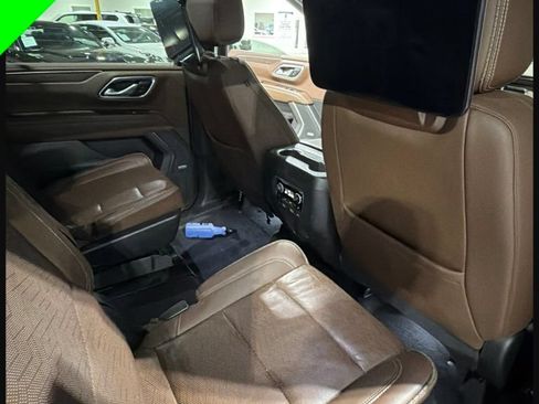 Used 2021 Chevrolet Suburban High Country w/ Premium Package RWD image 7
