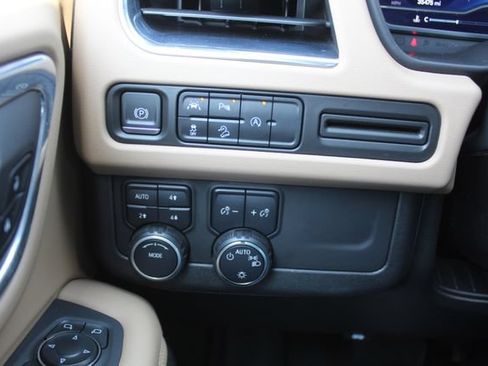 Used 2023 Chevrolet Tahoe Premier AWD/4WD image 29