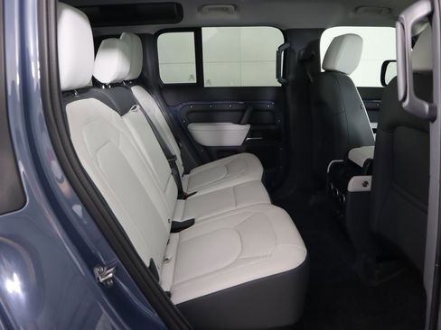 Used 2025 Land Rover Defender 110 S image 23