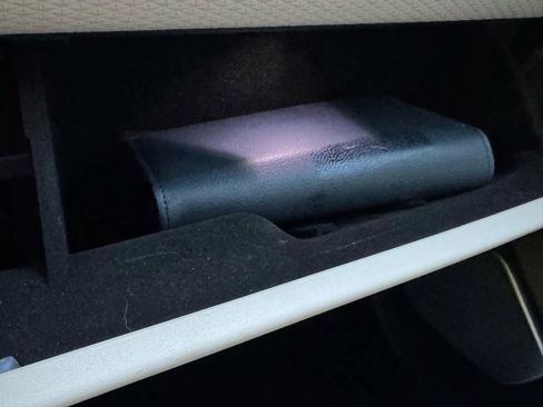 Used 2018 Land Rover Range Rover Velar R-Dynamic SE image 33