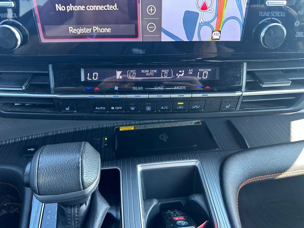 Used 2022 Toyota Sienna XSE w/ XSE Plus Package FWD image 18