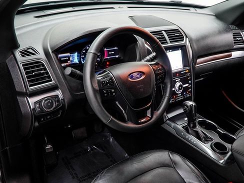 Used 2018 Ford Explorer Limited w/ Ford Safe & Smart Package image 15