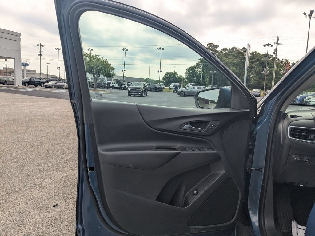 Used 2024 Chevrolet Equinox LT AWD/4WD image 12