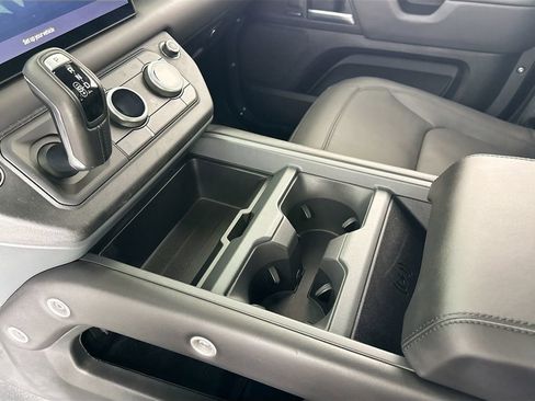 Used 2025 Land Rover Defender 110 S image 21