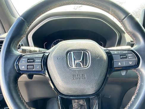 Used 2025 Honda Pilot Sport image 17
