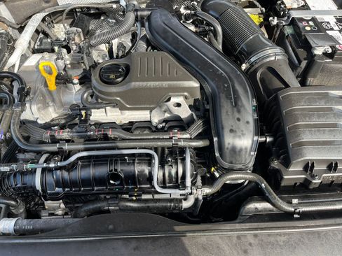 Used 2025 Volkswagen Jetta SE image 32