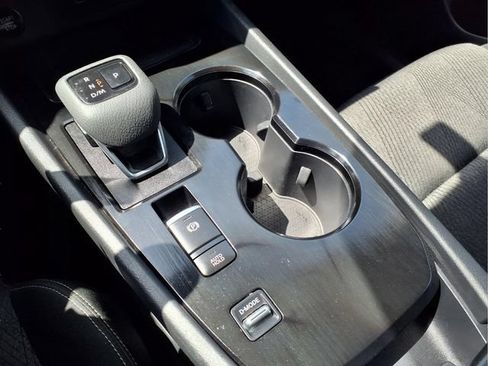 Used 2025 Nissan Rogue SV FWD image 22
