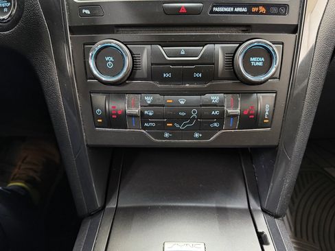 Used 2017 Ford Explorer XLT w/ Equipment Group 201A image 32