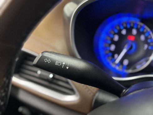 Used 2017 Chrysler Pacifica Limited image 56