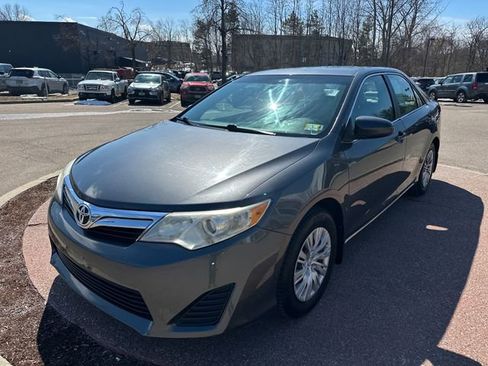 Used 2013 Toyota Camry LE image 1