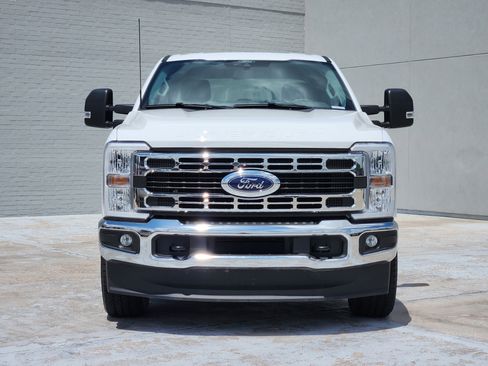 Used 2025 Ford F250 XLT w/ FX4 Off-Road Package AWD/4WD image 3