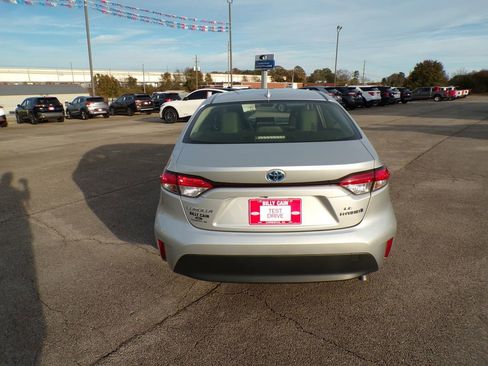 Used 2024 Toyota Corolla LE image 6
