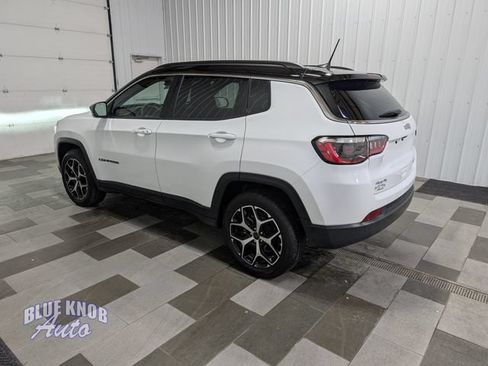 Used 2025 Jeep Compass Limited AWD/4WD image 2