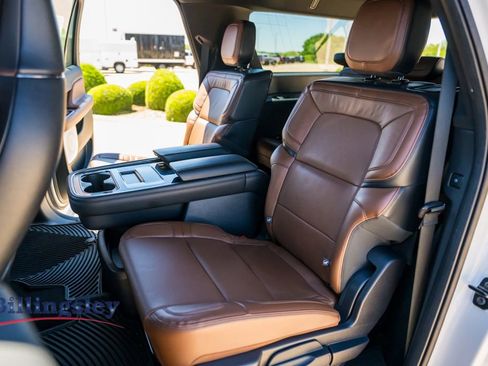 Used 2023 Lincoln Navigator L Reserve AWD/4WD image 11