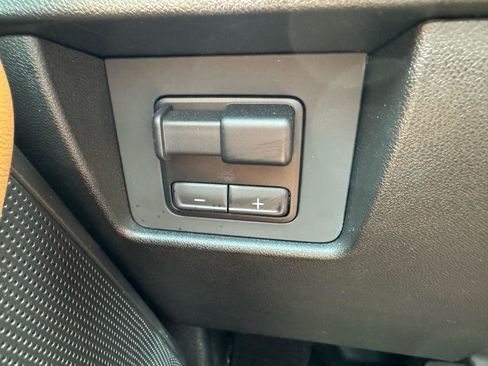 Used 2025 GMC Canyon AT4 w/ Technology Plus Package AWD/4WD image 17