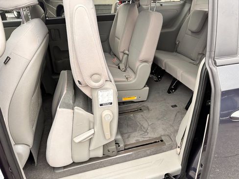 Used 2016 Kia Sedona LX w/ Option Group 020 image 48