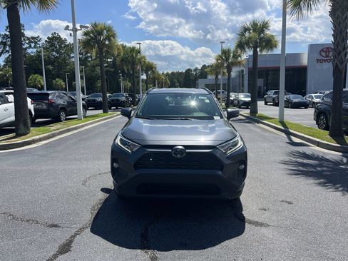 Used 2021 Toyota RAV4 XLE w/ Convenience Package AWD/4WD image 3