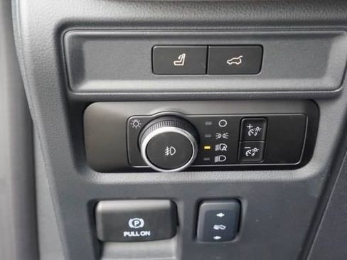 New 2024 Ford Expedition XLT image 24