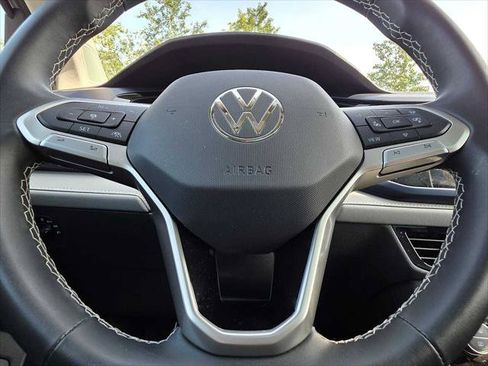 Used 2024 Volkswagen Taos SE AWD/4WD image 24