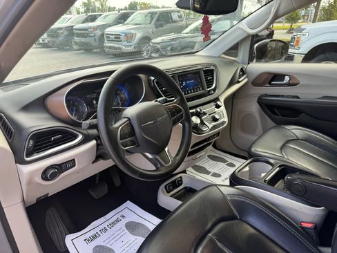 Used 2021 Chrysler Voyager Lxi FWD image 13