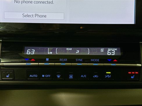 Used 2023 Toyota Sienna XLE image 23