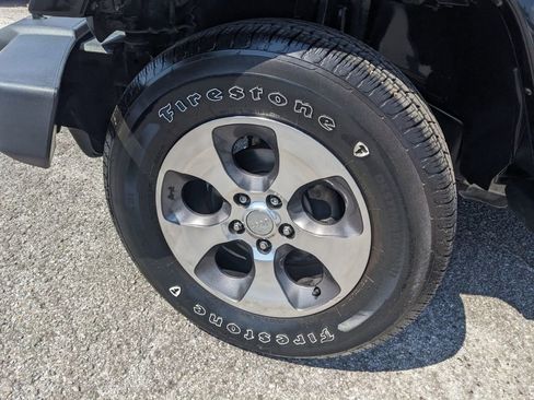 Used 2017 Jeep Wrangler Unlimited Sahara image 9