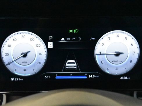 Used 2025 Hyundai Elantra Limited image 19