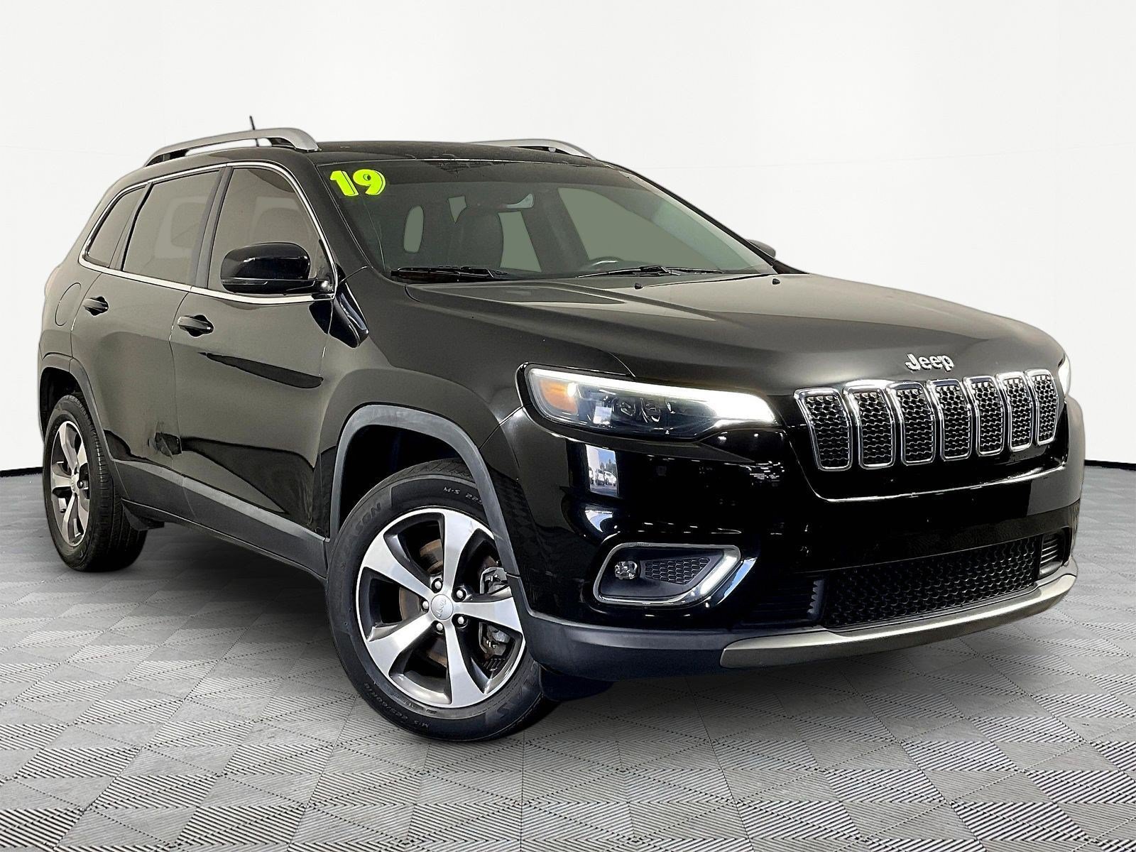 Used 2019 Jeep Cherokee Limited AWD/4WD image 3
