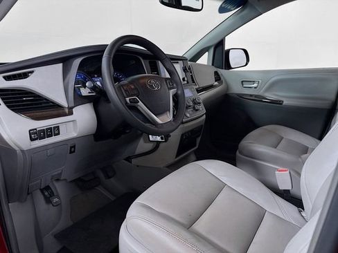 Used 2016 Toyota Sienna XLE w/ XLE Navigation Package image 7