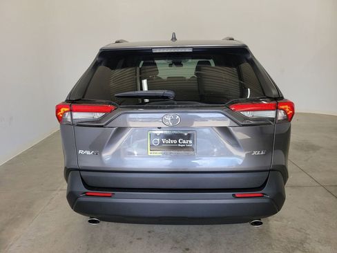 Used 2020 Toyota RAV4 XLE w/ Convenience Package FWD image 6