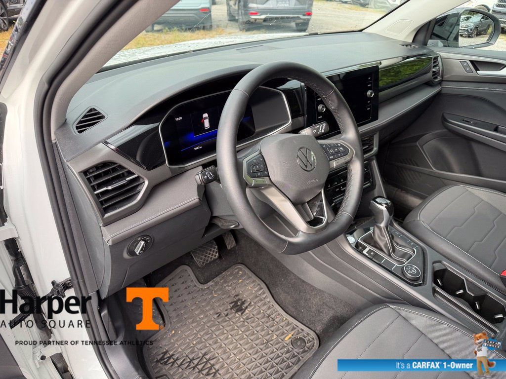 Used 2025 Volkswagen Taos SE AWD/4WD image 14