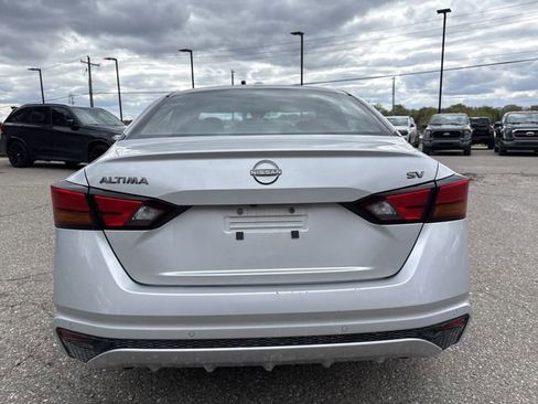 Used 2024 Nissan Altima 2.5 SV FWD image 6