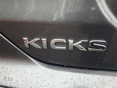 Used 2022 Nissan Kicks SV image 8