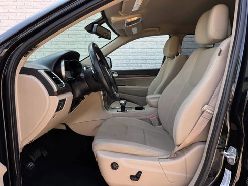 Used 2015 Jeep Grand Cherokee Laredo w/ Quick Order Package 23E RWD image 14