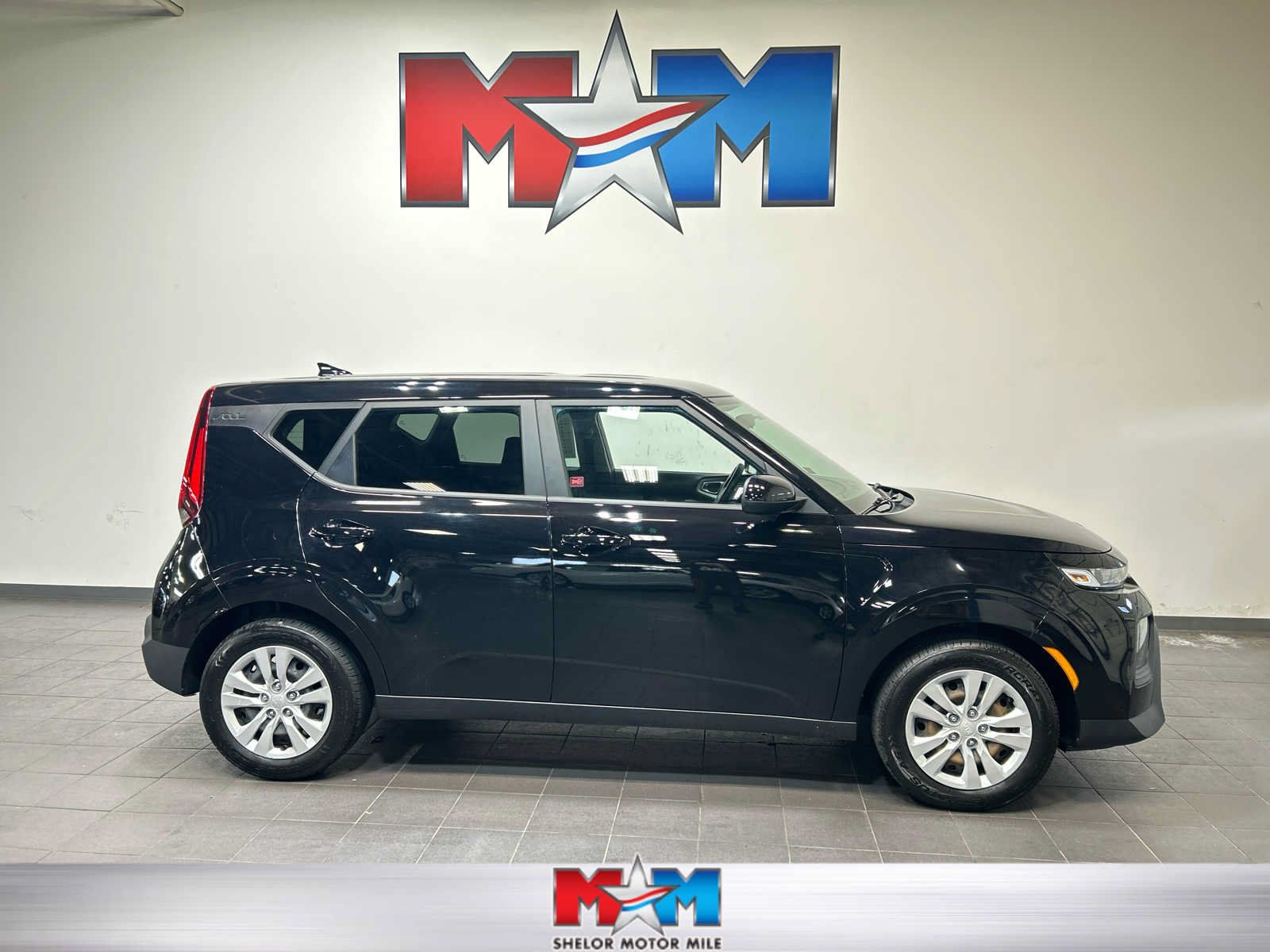 Used 2021 Kia Soul LX FWD image 1