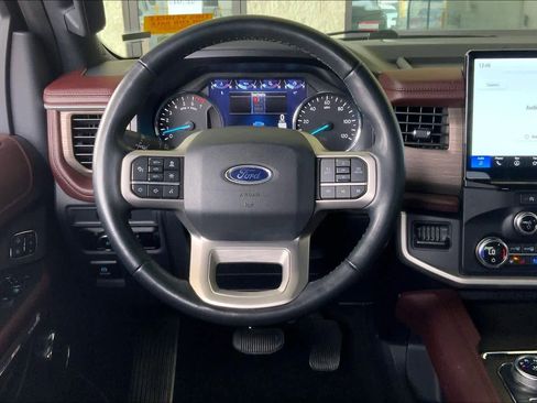 Used 2024 Ford Expedition Limited image 6