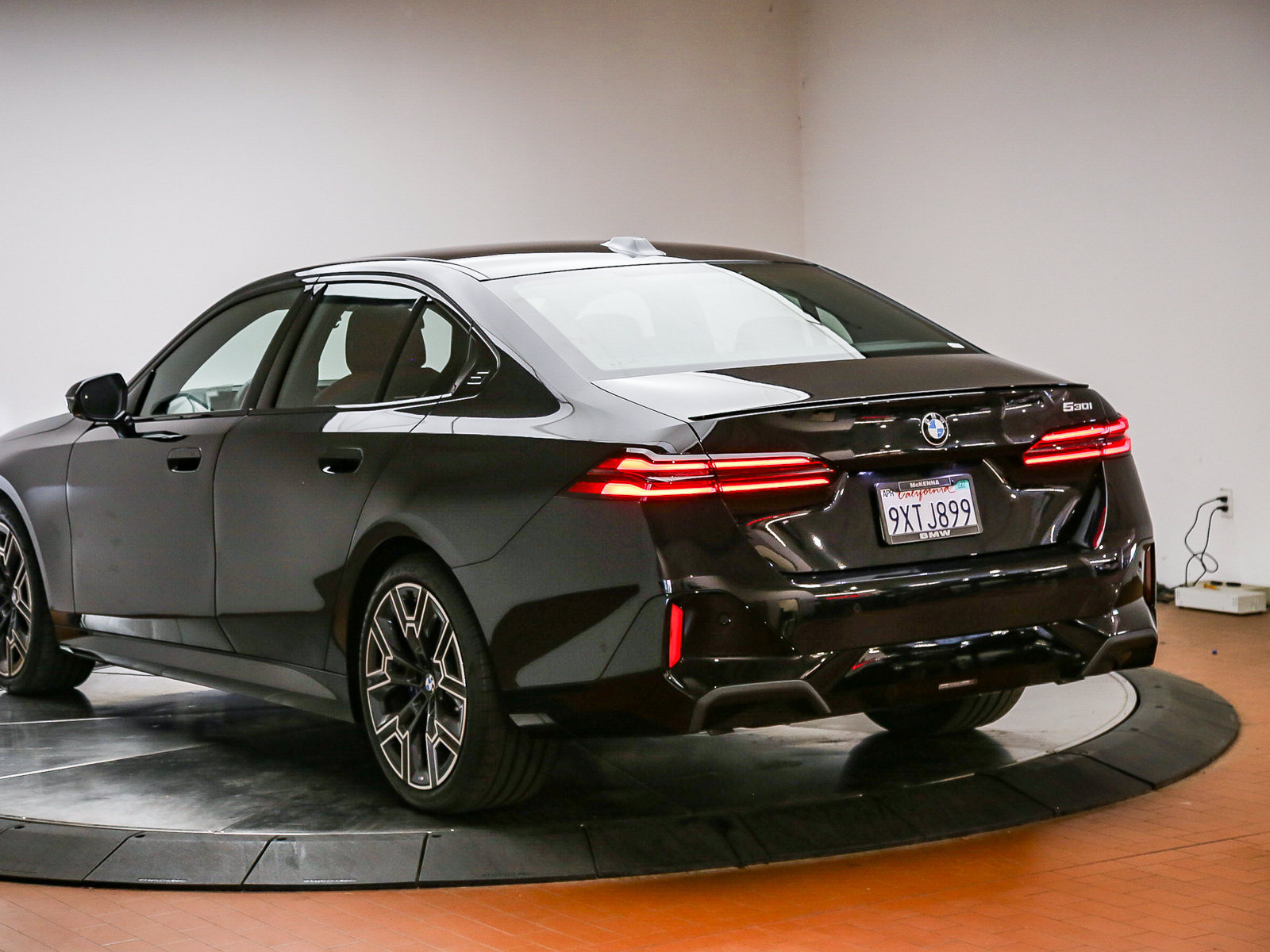 Used 2026 BMW 530i w/ M Sport Package RWD image 5